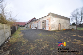 Dom wolnostojący z zabudowaniami o łącznej powierzchni zabudowy około 600m2